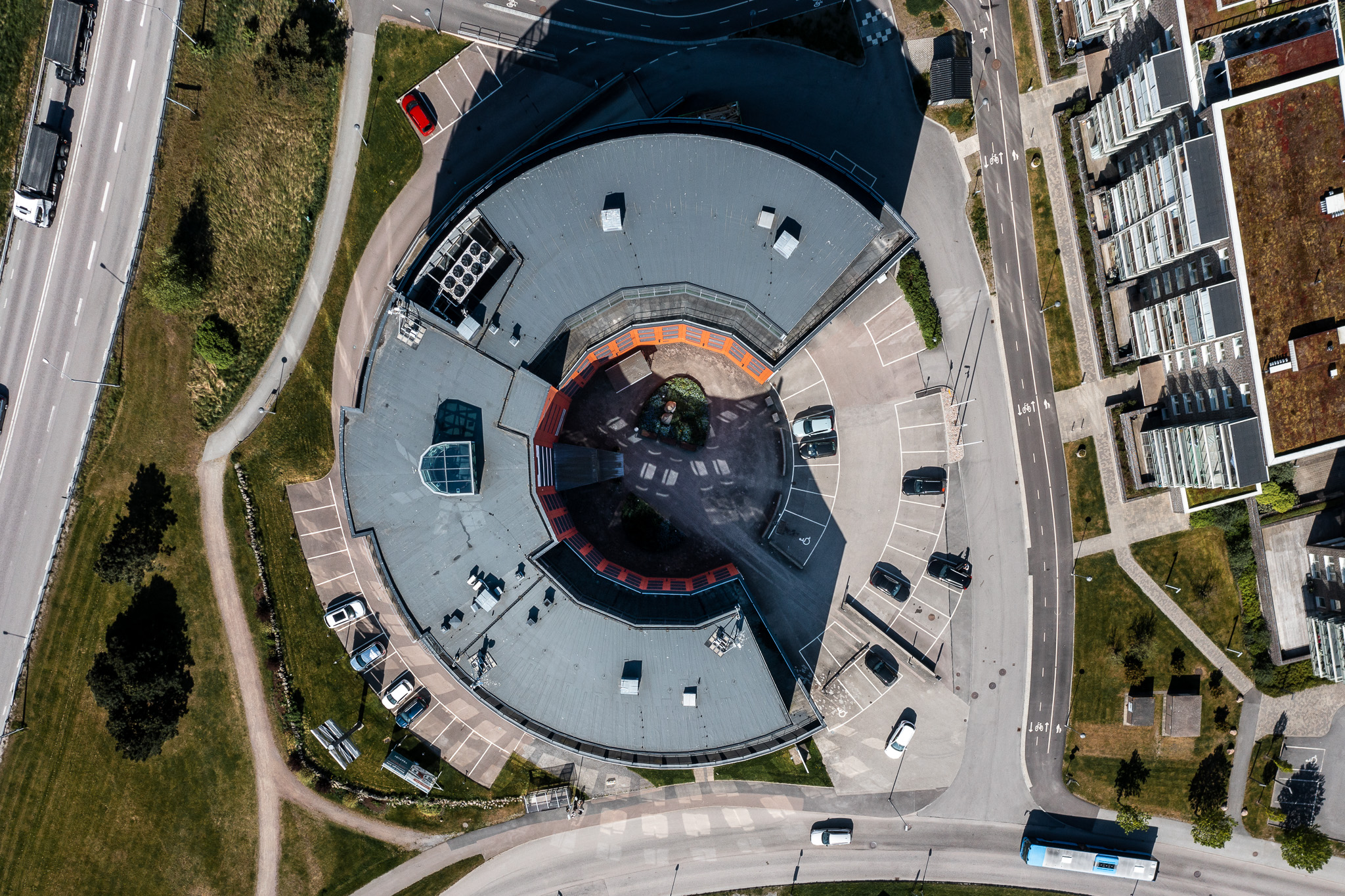 Flygfoto rakt ovanför Stenunge Allé 3.